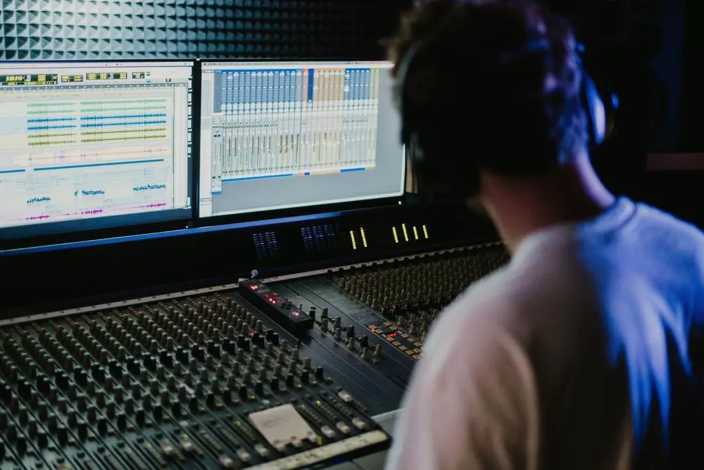 Will audio engineering make for a good lifelong career choice? Find out via an honest assessment of this career path's major pros and cons.