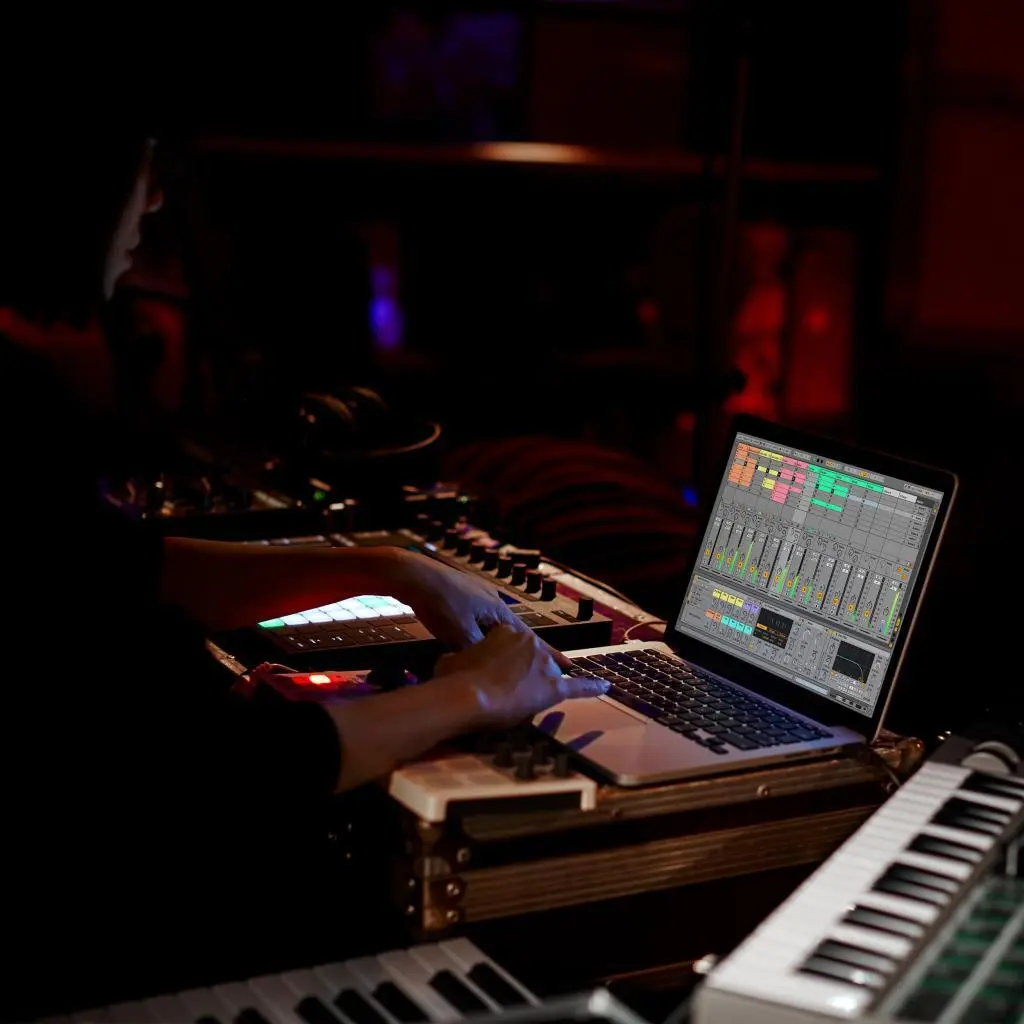 Ableton Live is a nonlinear DAW that empowers beatmakers to improvise arrangements on the fly using audio and MIDI clips.